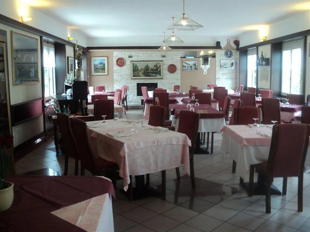 *** Otel Albergo Del Cacciatore Cremeno İtalya