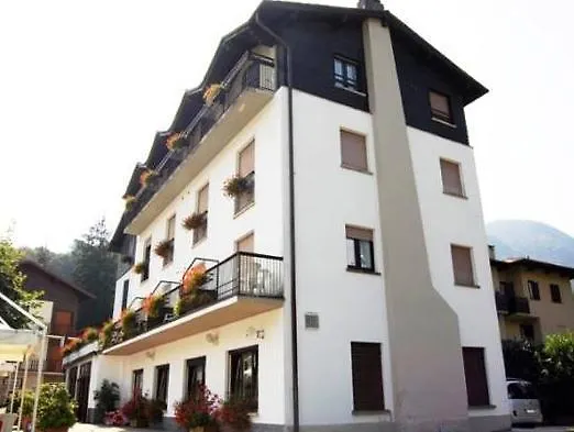 Albergo Del Cacciatore Cremeno Otel