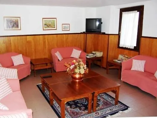 *** Otel Albergo Del Cacciatore Cremeno İtalya