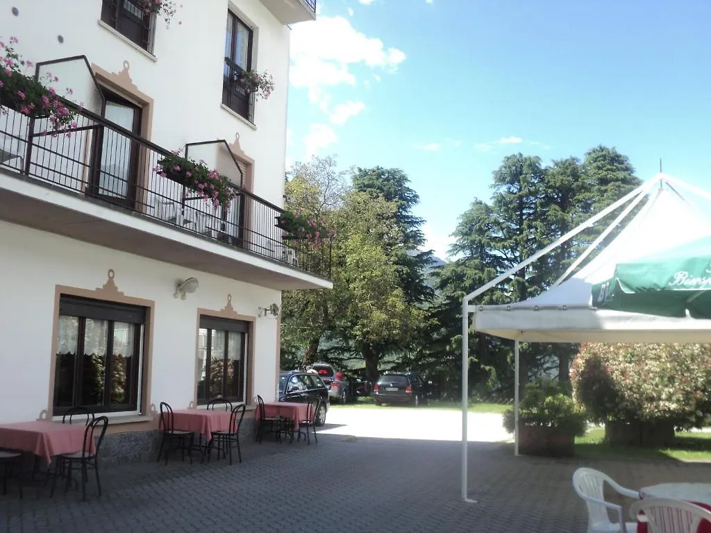 *** Otel Albergo Del Cacciatore Cremeno İtalya